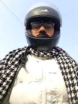 Snapshot of YoursThickDick chatting on January 2026 04:03:01 AM YoursThickDick online show from January 2026 04:03:01 AM