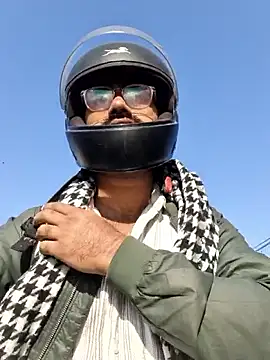 Snapshot of YoursThickDick chatting on January 2026 04:06:01 AM YoursThickDick online show from January 2026 04:06:01 AM