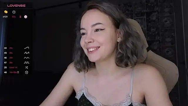 Snapshot of CutieGoose chatting on November 2025 08:02:01 AM CutieGoose online show from November 2025 08:02:01 AM