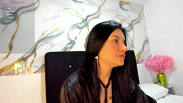 RoxanaBorns  online show from June 2026 02:08:01 PM