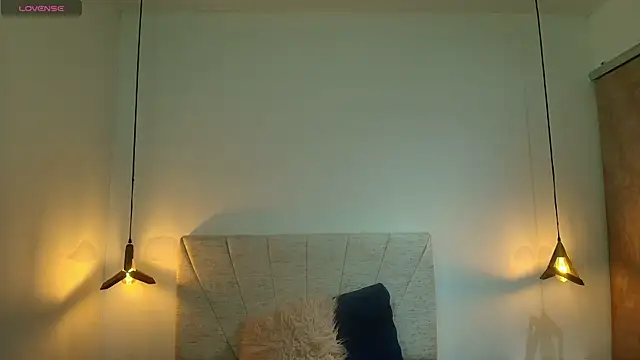 Hanna Lee   online show from July 2026 08:00:02 PM