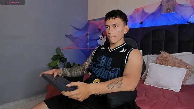 Thomas moon online show from October 2025 12:50:02 PM