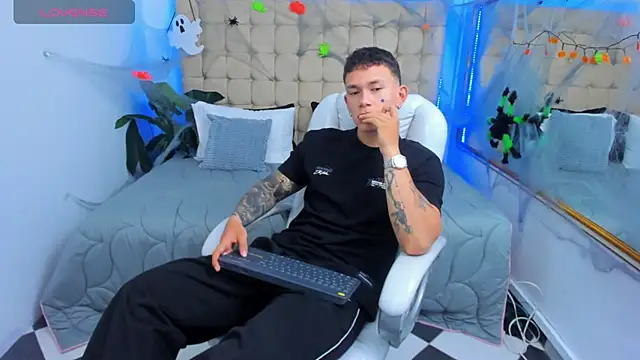 Thomas moon online show from October 2025 12:17:02 PM