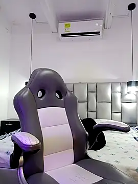 Elowen Clark online show from March 2026 07:29:01 PM