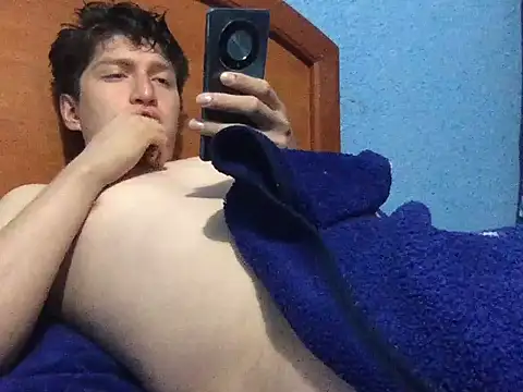 Snapshot of Luisgg18 chatting on November 2025 04:59:01 AM Luisgg18 online show from November 2025 04:59:01 AM