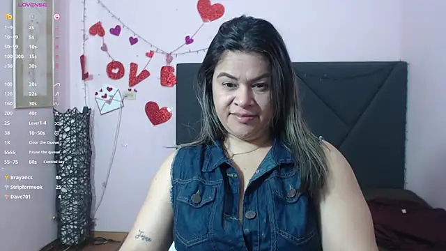 pamela echeverria online show from April 2026 05:30:01 PM