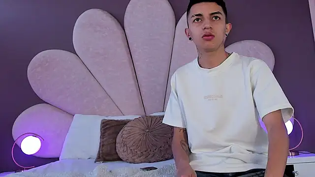 NickandAbby  online show from December 2025 11:59:01 AM