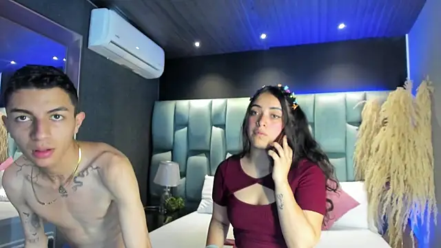 NickandAbby  online show from May 2026 09:00:01 PM