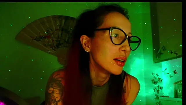 Snapshot of KiotoShine chatting on October 2025 06:49:02 PM KiotoShine online show from October 2025 06:49:02 PM