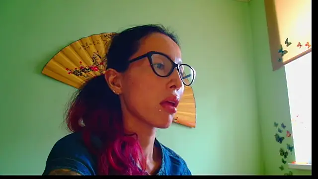 Snapshot of KiotoShine chatting on October 2025 12:37:02 PM KiotoShine online show from October 2025 12:37:02 PM