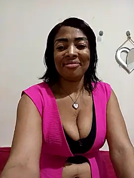 Snapshot of SEXYMOANSXX chatting on April 2026 05:52:01 AM SEXYMOANSXX online show from April 2026 05:52:01 AM
