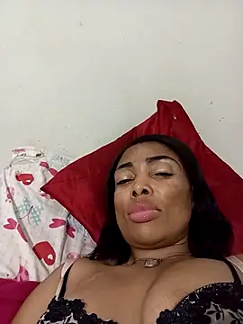 Snapshot of SEXYMOANSXX chatting on April 2026 05:40:01 PM SEXYMOANSXX online show from April 2026 05:40:01 PM