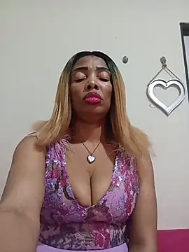 Snapshot of SEXYMOANSXX chatting on May 2026 01:40:02 PM SEXYMOANSXX online show from May 2026 01:40:02 PM