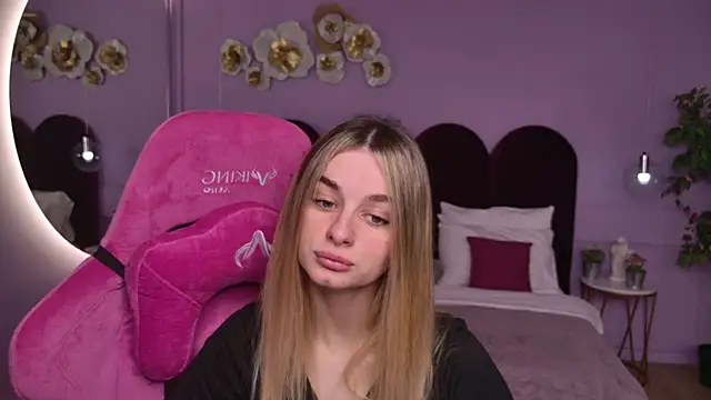 SweetyLicky online show from November 2025 04:00:01 PM