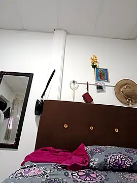 Snapshot of Dorisc_13 chatting on November 2025 09:21:02 PM Dorisc 13 online show from November 2025 09:21:02 PM