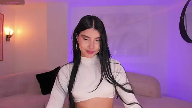 MiaLaurence online show from November 2025 07:34:01 PM