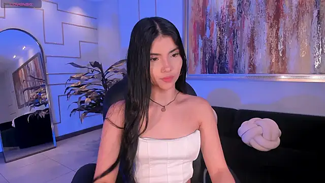 MiaLaurence online show from December 2025 07:30:02 PM