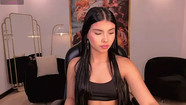 MiaLaurence online show from May 2026 07:20:01 PM