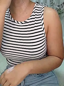 Snapshot of CataRicci chatting on October 2025 12:06:01 PM CataRicci online show from October 2025 12:06:01 PM