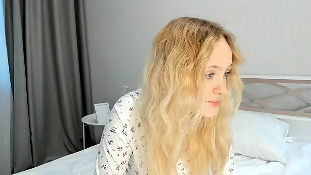 Julliakoill online show from October 2025 10:37:02 AM