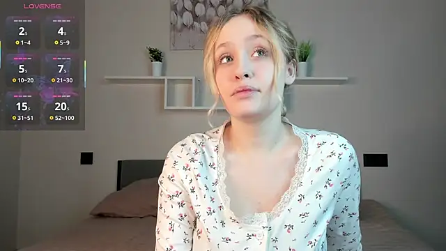 Julliakoill online show from October 2025 04:47:01 AM