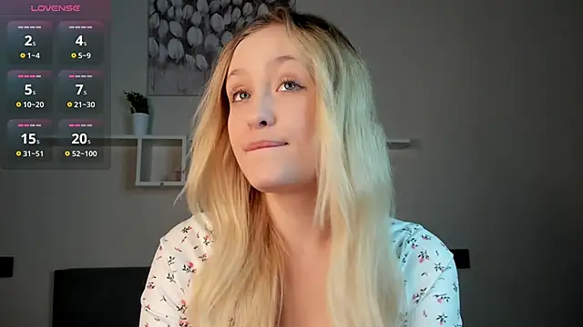 Julliakoill online show from November 2025 12:37:01 PM