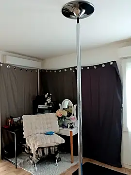 iamlalamilano online show from March 2026 03:29:01 PM