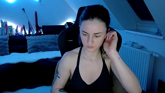 Melly4You online show from March 2026 11:30:02 PM