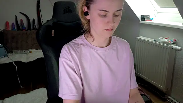 Melly4You online show from May 2026 03:19:02 PM
