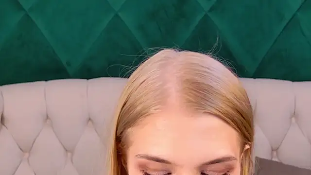 4example Chloe online show from April 2026 01:52:02 PM