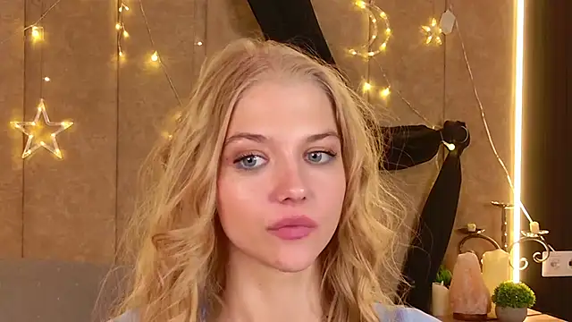 4example Chloe online show from April 2026 12:40:02 PM