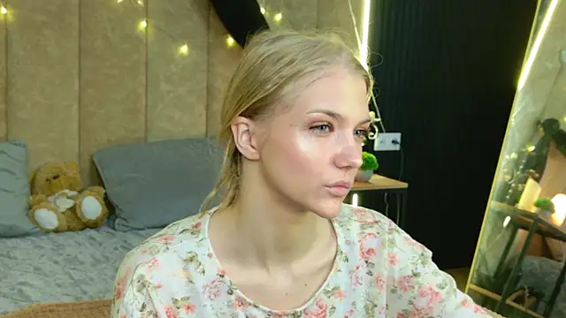 4example Chloe online show from May 2026 05:26:02 AM