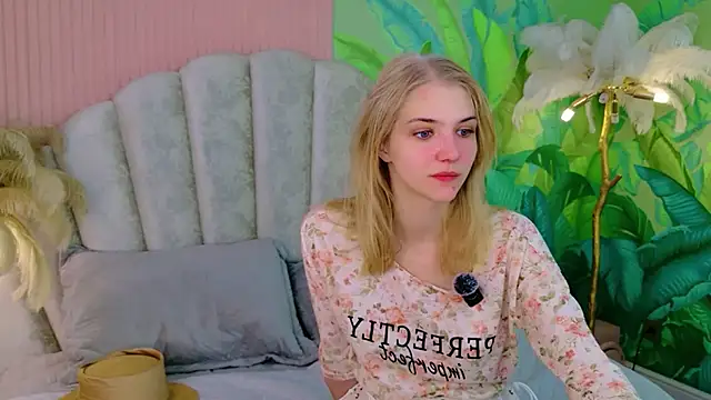 4example Chloe online show from June 2026 05:35:01 AM