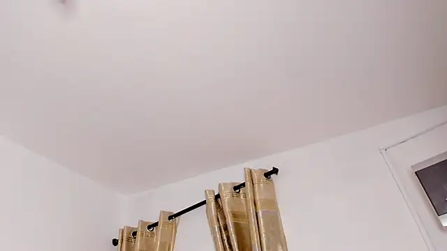 Snapshot of TANISHA_HILL chatting on November 2025 07:18:02 PM TANISHA HILL online show from November 2025 07:18:02 PM