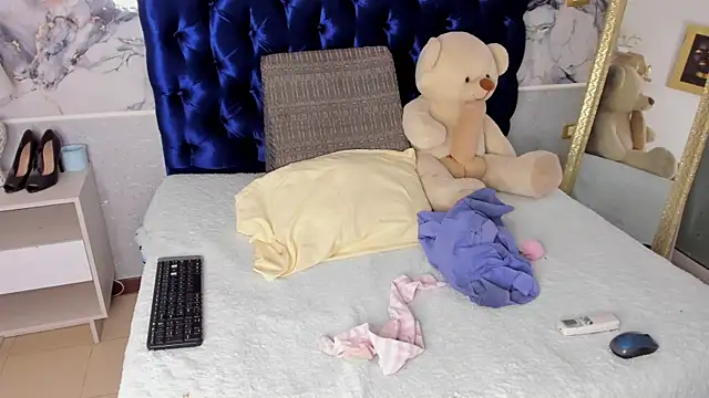 Snapshot of TANISHA_HILL chatting on November 2025 07:38:01 PM TANISHA HILL online show from November 2025 07:38:01 PM