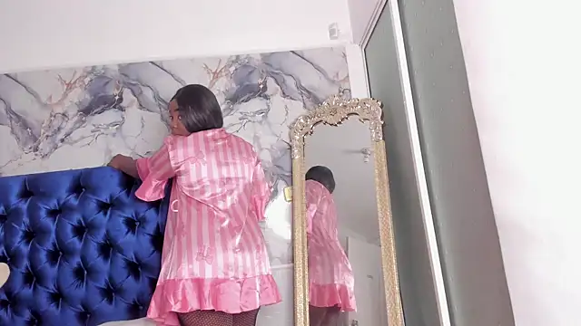 Snapshot of TANISHA_HILL chatting on December 2025 12:18:01 AM TANISHA HILL online show from December 2025 12:18:01 AM