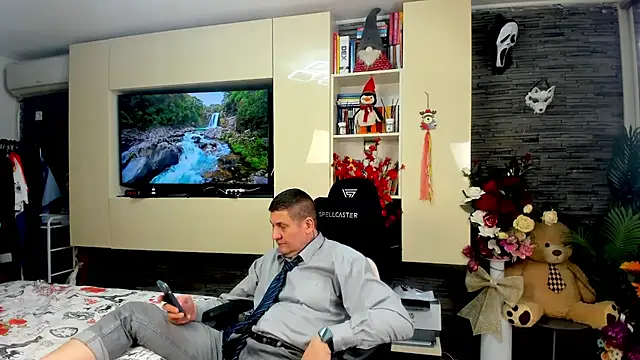 SpartacusDaddy48 online show from April 2026 08:31:01 PM