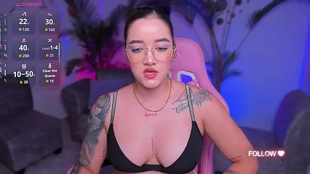 lunaarose online show from September 2025 04:23:02 AM