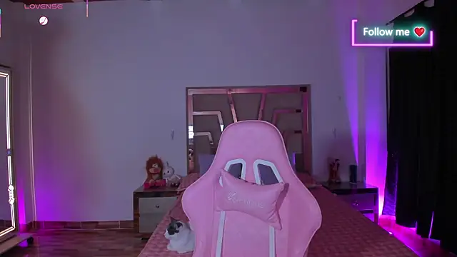 lunaarose online show from April 2026 03:12:01 AM