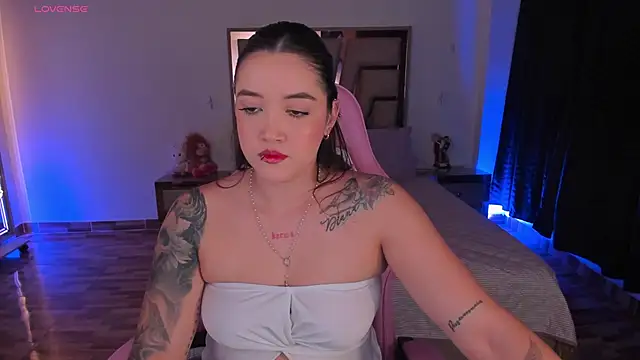 lunaarose online show from May 2026 02:41:01 AM