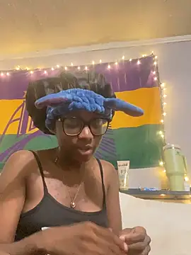 HennessyBaby21 online show from May 2026 07:27:01 AM