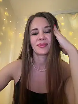 Snapshot of LucieMack chatting on May 2026 10:12:02 AM LucieMack online show from May 2026 10:12:02 AM