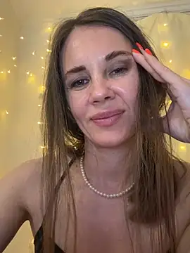 Snapshot of LucieMack chatting on May 2026 10:17:01 PM LucieMack online show from May 2026 10:17:01 PM
