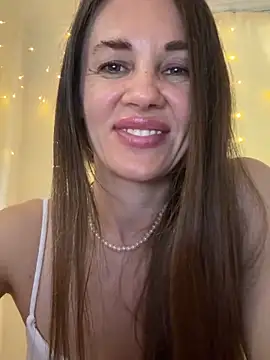 Snapshot of LucieMack chatting on May 2026 10:36:01 AM LucieMack online show from May 2026 10:36:01 AM