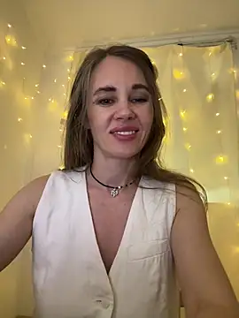 Snapshot of LucieMack chatting on May 2026 03:42:01 PM LucieMack online show from May 2026 03:42:01 PM