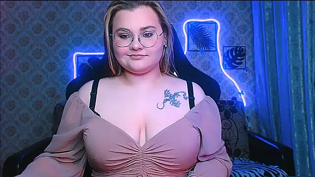 InLoveWithLife26 online show from May 2026 07:23:02 PM