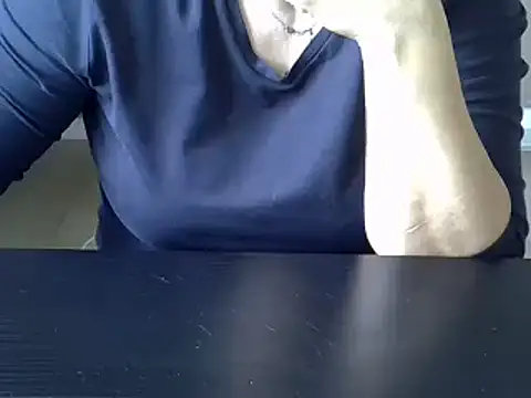 ITALIANASISIXX online show from October 2025 10:26:01 AM