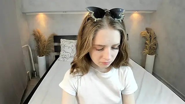 Snapshot of Camilla_Kelly chatting on October 2025 01:24:01 AM Camilla Kelly online show from October 2025 01:24:01 AM