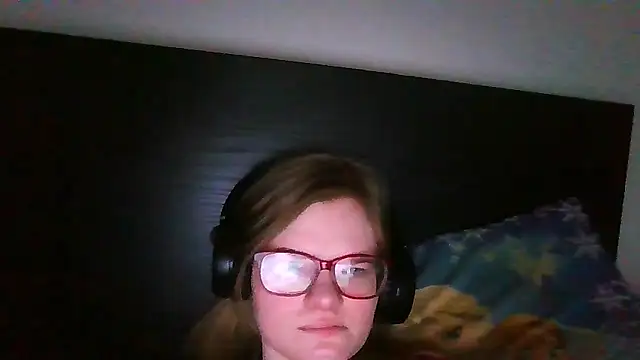 Snapshot of Moonolighta chatting on December 2025 12:47:01 PM Moonolighta online show from December 2025 12:47:01 PM