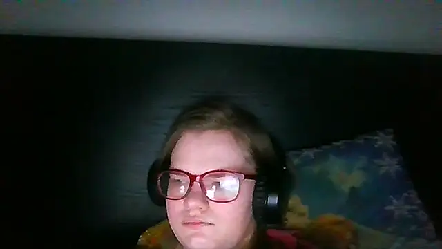 Snapshot of Moonolighta chatting on December 2025 12:57:02 PM Moonolighta online show from December 2025 12:57:02 PM